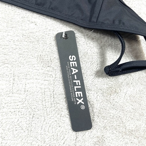 Jolyn X Erin Krouse Makenna Bikini Top Medium Black Surfing Beach Swim NWT - Picture 2 of 6